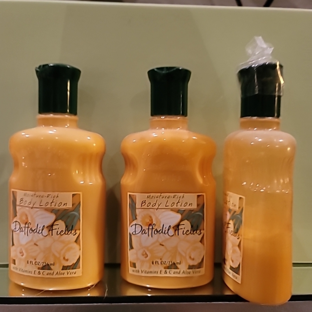 Daffodil Fields RARE lot Bath & Bodyworks 2 full 8oz 1- 1/3 full